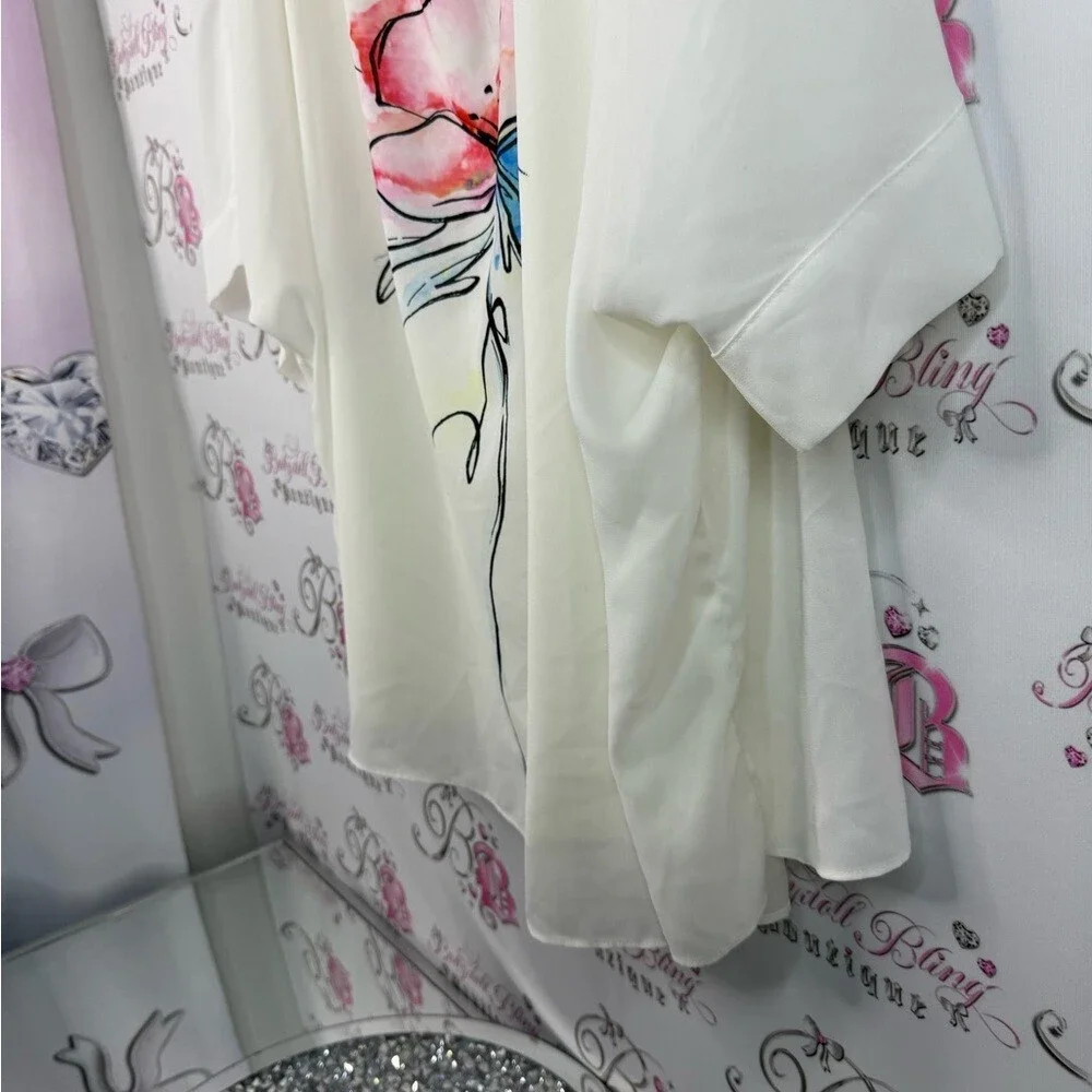 Laura top blouse flower design Elegant Floral Blouse with Artistic Design